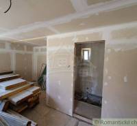 A room under renovation with wooden boards in a building where a cabin is under construction.