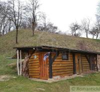 A wooden cabin set on a slope, ideal for a family stay in nature.