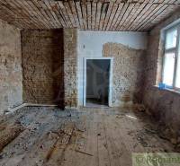 A room in a vineyard house with a brick ceiling and old wooden flooring.