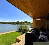 Cottage by the lake in Jakubov, with seating on the terrace and a beautiful view of the water.