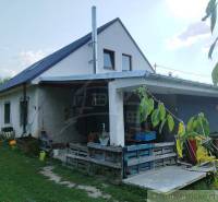 A family house with a vestibule, gazebo, and garden offers a rural atmosphere and tranquility.
