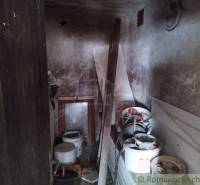 A small room full of buckets and construction tools illustrates the authentic aspects of the cabin.