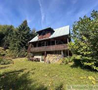 A family house surrounded by nature and fruit trees, a perfect place to relax.