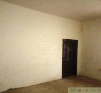 Empty room, white walls, dark door in a family house, suitable for renovation.