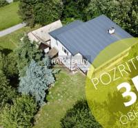 A family house in Nová Baňa, surrounded by greenery, offers a 3D tour.