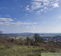 Panoramic view of the village and the vast valley, an ideal place for a family house.