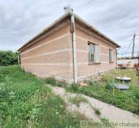 Simple house with land for sale. Suitable for a recreational cabin or a country cottage.