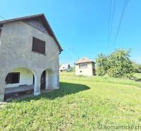 An older house with a garden in the countryside around Komárno, Unique properties.