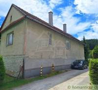 An older house with a garden, next to the road. Plots ideal for living.