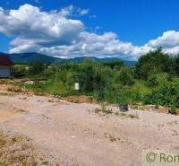 A country with a house, recreational lands, and nature, ideal for rest and relaxation.