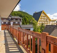 A balcony with a view of the hills in Donovaly, near a 3-room apartment.