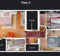 Floor plan of the 2nd floor of a family house with various rooms and dimensions.