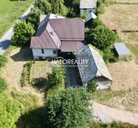 A family house in Ploské surrounded by greenery, driveway, garden, auxiliary building.