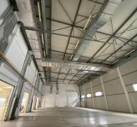 Interior of warehouses and halls with high ceilings, air conditioning, and empty floors.