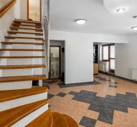 A staircase leading to an offering space in a 5 or more room apartment with windows.