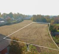 Kúpte si SLNEČNÝ, ROVINATÝ stavený pozemok 1500-3000 m², všetky IS
