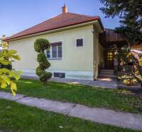 Pozrite si 4i RD s DOKONALÝM ZÁZEMÍM, ROZĽAHLÝ POZEMOK + bonus 2i RD