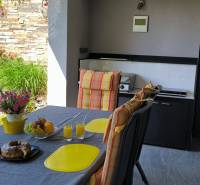 A family house with a garden and terrace, a set table, and greenery in Zurndorf.