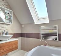 Modern bathroom with a bathtub and a skylight in a 4-room apartment.