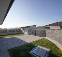 The yard of a family house on Nevädzová Street in Kalinkovo with a lawn and interlocking paving.
