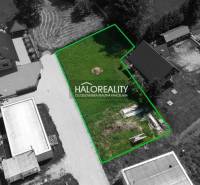 Aerial view of a residential plot in Malatíny, bordered by a green line.