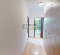 A hallway with a built-in wardrobe leading to the bathroom, ideal for a studio apartment.