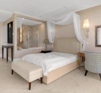 Bedroom with a double bed and a work desk in a 3-room apartment.
