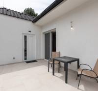 The terrace of a family house on Stará Gala Street in Holice with a table and chairs.