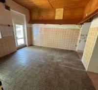 A place with a wooden ceiling and ceramic tiles in commercial premises.