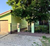 Family house on Nové Záhrady VII in Bratislava - Podunajské Biskupice, front garden, fence, garage.