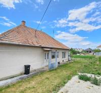 A family house in Malý Madaras in Tomášov, intended for residential land.