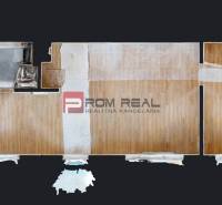 Floor plan of a 2-room apartment with parquet flooring and a furnished kitchen.