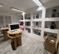 Commercial premises with displayed blenders, wooden tables, and cardboard boxes.
