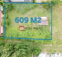 Building plot on Na Tálkoch Street in Marianka, 609 m², surrounded by greenery.
