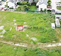 Gardens and residential areas in Marianka on Na Ovsisku street. Plots - housing.