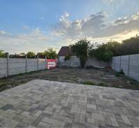 The garden at the family house on Ľadová Street in Miloslavov, surrounded by a concrete fence.