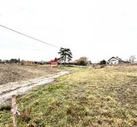 Plots - residential on Robotnícka Street in Tomášov, grassy surface with a rural road.