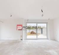 A spacious room in a family house with a view of the terrace in the garden.