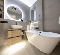 A stylish bathroom with light furniture in a 3-room apartment on Benediktiho Street.