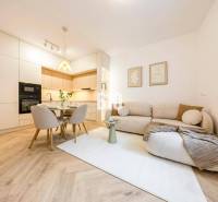 On Benediktiho Street, a spacious 3-room apartment with a bright living room and kitchen.