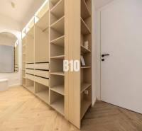 The picture shows a spacious wardrobe in a 3-room apartment on Benediktiho Street.