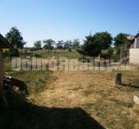 A garden at a family house in Rúbaň with a lawn and surrounding cultivation possibilities.