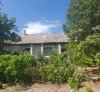 A family house on Mostová Street in Sečovce is surrounded by greenery and trees.