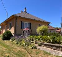 Family house on a street in Slovenská Kajňa with a landscaped garden and a well.