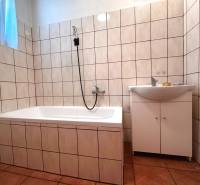 Bathroom with a bathtub and a sink in a 3-room apartment.