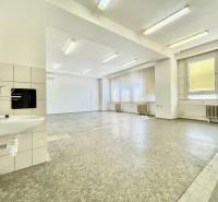 Offices with a sink and large windows, a bright environment for comfortable work.