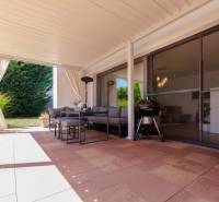 The family house offers a terrace with seating, a grill, and a garden for pleasant moments.