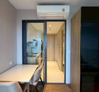 In the 1-room apartment, you can see a dining table, air conditioning, and a kitchen.
