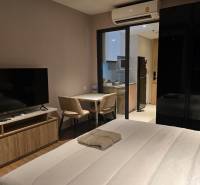 1-bedroom apartment with TV, bed, table, kitchenette, and air conditioning.