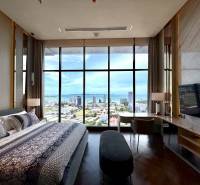 Bedroom of a 4-room apartment with a view of the city and the sea in Pattaya.